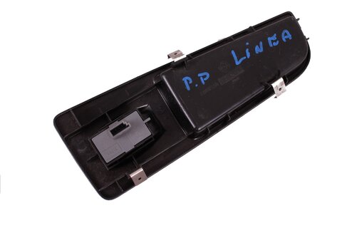 Tlačítko stahování okna pravé přední