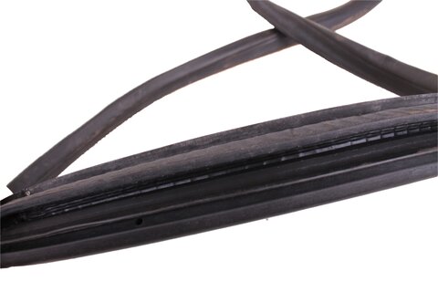 Těsnění dveří vnější zadní levé sedan 13228155