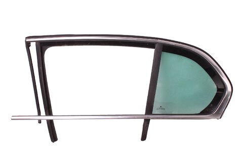 Sklo boční s těsněním levé tm.zelené sedan (chrom lišta) 3T5845209AN