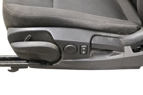 Sedadlo řidiče mechanické/elektrické černé (TAAR) 13268170