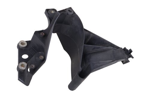 Držák čerpadla posilovače řízení (servočeradla)   nádobky 51718250435