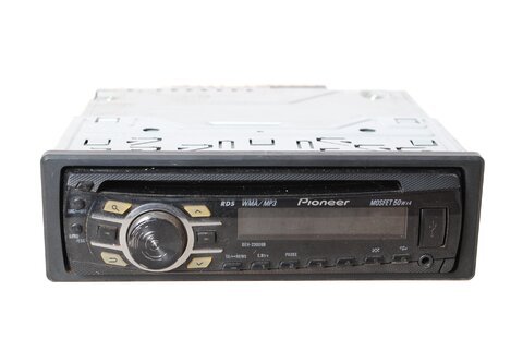 Autorádio s RDS, CD, WMA, MP3, AUX,USB univerzální