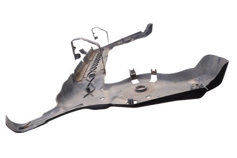 Zadní ochranný plastový kryt podvozku 555826675R