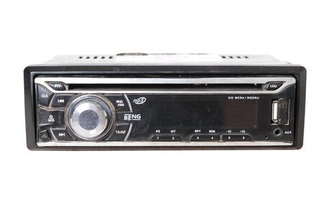 Autorádio  ( MP3 WMA  AUX USB ) univerzální