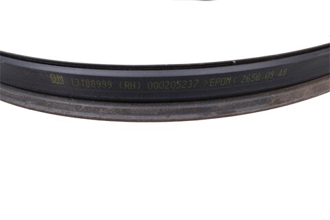 Těsnění vnější pravé horní 5dv. hatchback 13188999