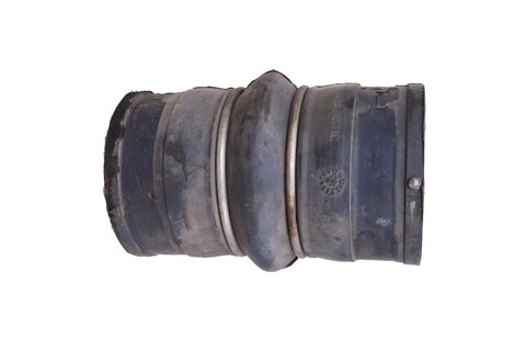 Gumová hadice sání od intercooleru k sání motoru 144630767R