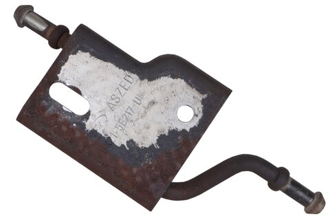 Držák výfuku - střed BK21-5E217-DD