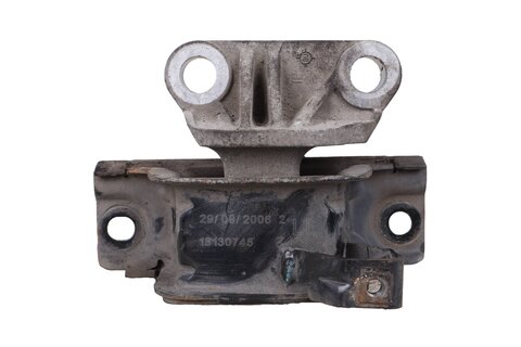 Silentblok motoru levý (LL) 13130745