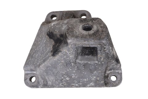 Držák motoru pravý 22116781242