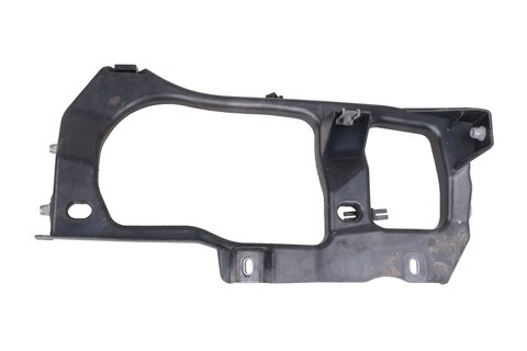 Držák předního čela pravý 7P6806510