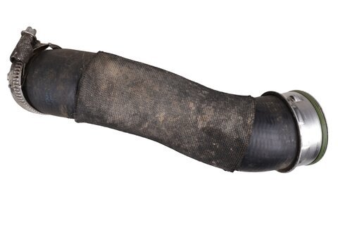 Hadice tlaková intercooler (trubka sání>intercooler levý) 7P0145943