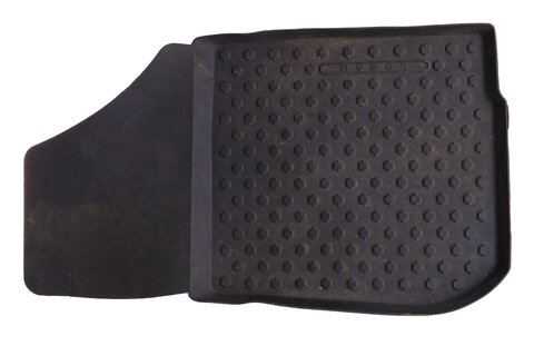 Gumový koberec přední pravý 8201620303