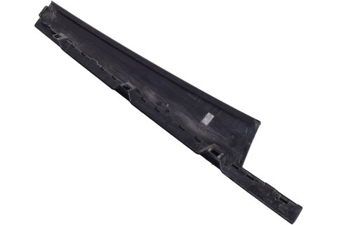 Krycí panel dveří přední pravý 5TA837902C