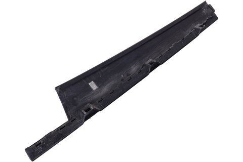 Krycí panel dveří přední levý 5TA837901C