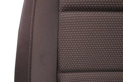 Sedadlo spolujezdce mechanické černá titan hatchback 5K0881405AYDC