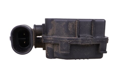 Motorek centrálu zamykání nádrže 13348741