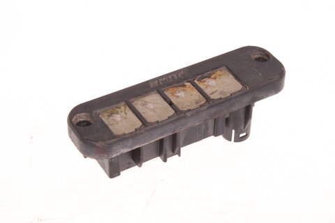 Elektrický kontakt dveří kufru