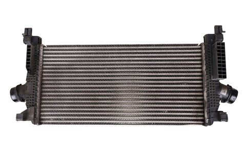 Chladič nasávaného vzduchu (intercooler) 13267646