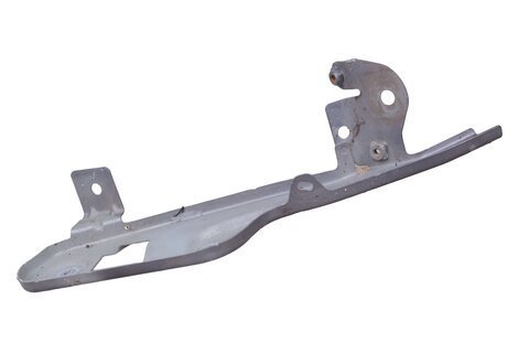 Držák předního blatníku levý 620424559R