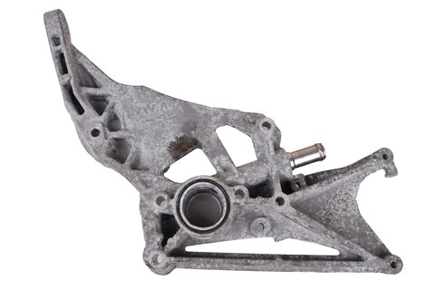 Držák chladiče nasávaného vzduchu - intercooleru 04B145841B