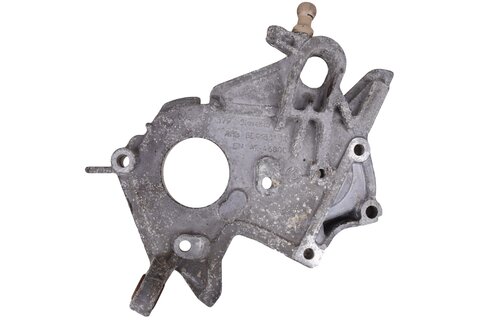 Držák vstřikovacího čerpadla 04B130379A