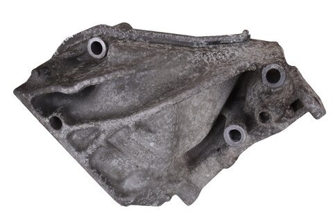 Vzpěra motoru pravá 04B199207