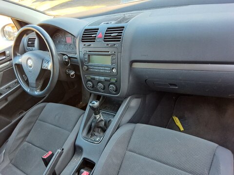 Volkswagen Golf V 1.6 75kW