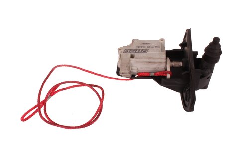 Pojistka dvířek nádrže s elektromotorkem