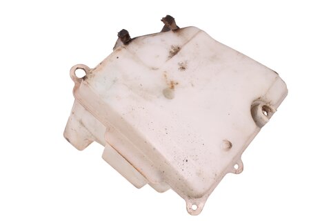 Nádobka ostřikovačů s ostřikem zadního okna