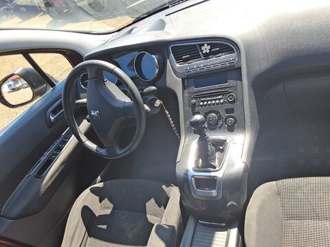 Peugeot 5008 1.6HDi 82kW