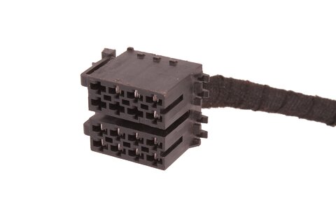 ISO konektor ( audio , napájení )