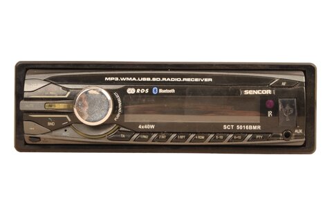 Autorádio AUX, USB, BT univerzální