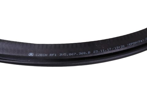 Těsnění dveří vnitřní zadní pravé sedan 3V5867368C