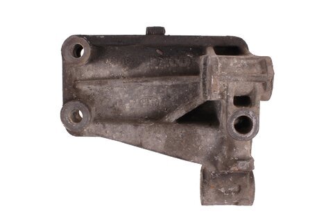 Držák motoru přední