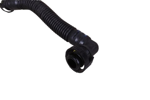 Trubka odvětrání víka ventilů - přední CM5G-6758-DA