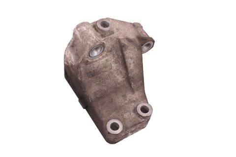 Držák motoru přední