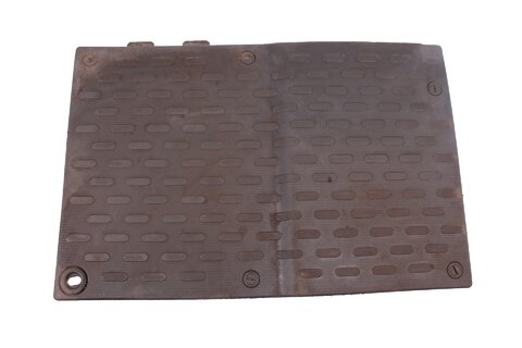 Kryt baterie v kabině