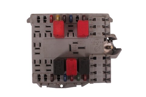 Pojistková skříňka u motoru 46766771