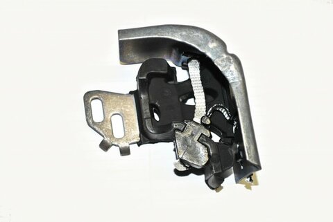 Gumový závěs s kovovým úchytem