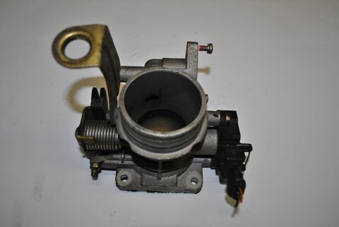 Škrtící klapka 1.6i
