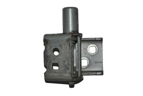 Pravý přední spodní pant dveří