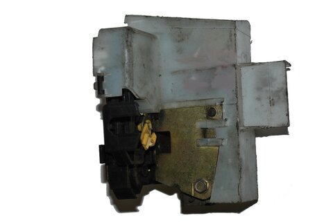 Pravý zámek předních dveří