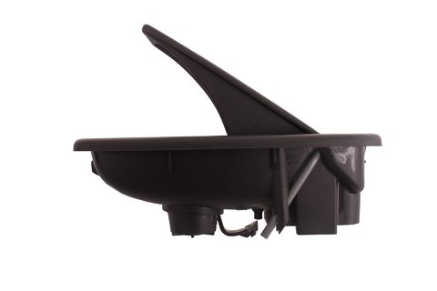 Levá páčka pro sklopení zadních sedaček