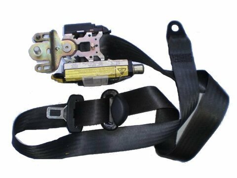 Levý přední bezpečnostní pás černý