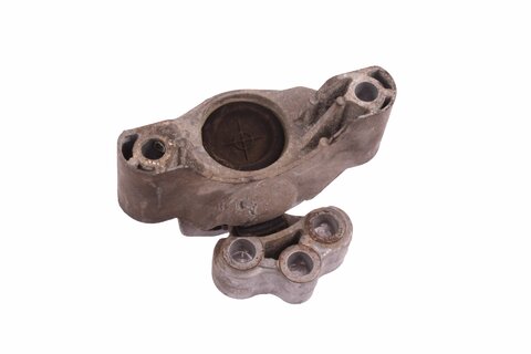 Zavěšení motoru přední