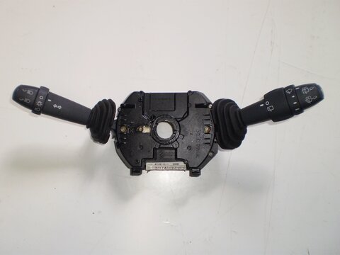 Přepínací páčka (ovládání rádia na volantu, tempomat) -03