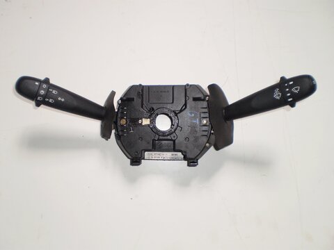 Přepínací páčka (ASR ESP, ovládání rádia na volantu)