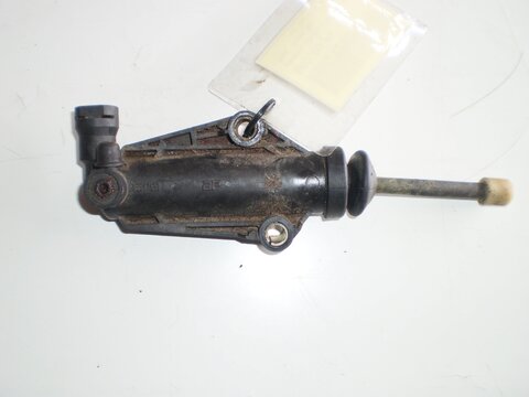 Pomocný spojkový válec