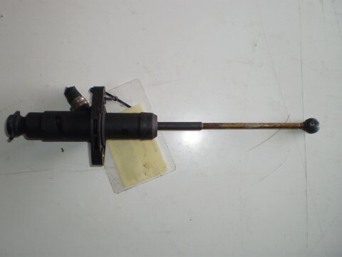 Hlavní spojkový válec