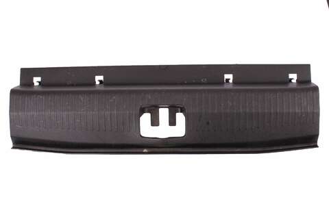 Vnitřní plastová lišta prahu kufru CABRIO